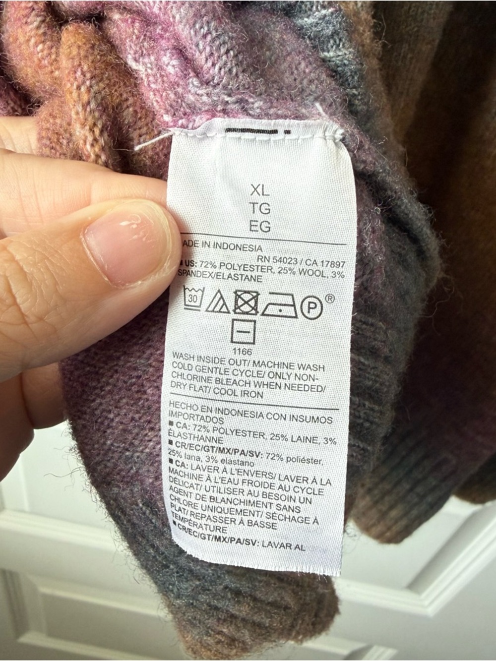 Old Navy Women’s Multicolor Ombre Sweater Size XL - Picture 5 of 5